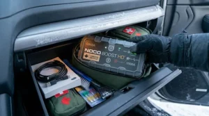 Digital display on a jump starter showing full battery capacity for reliable winter starting.
